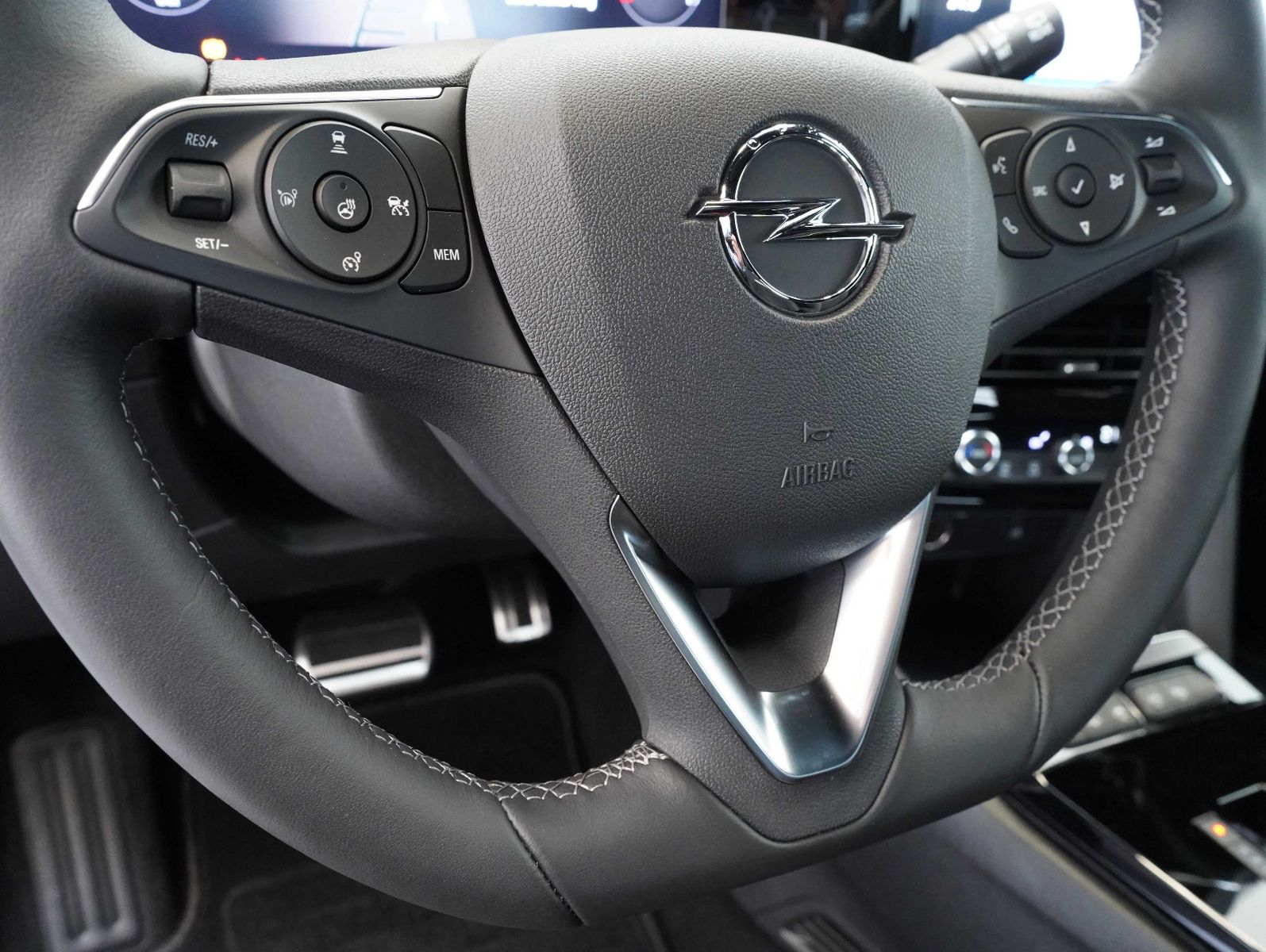 Fahrzeugabbildung Opel Mokka-e Ultimate 50KWH/11KW/WÄRMEPUMPE/SOH