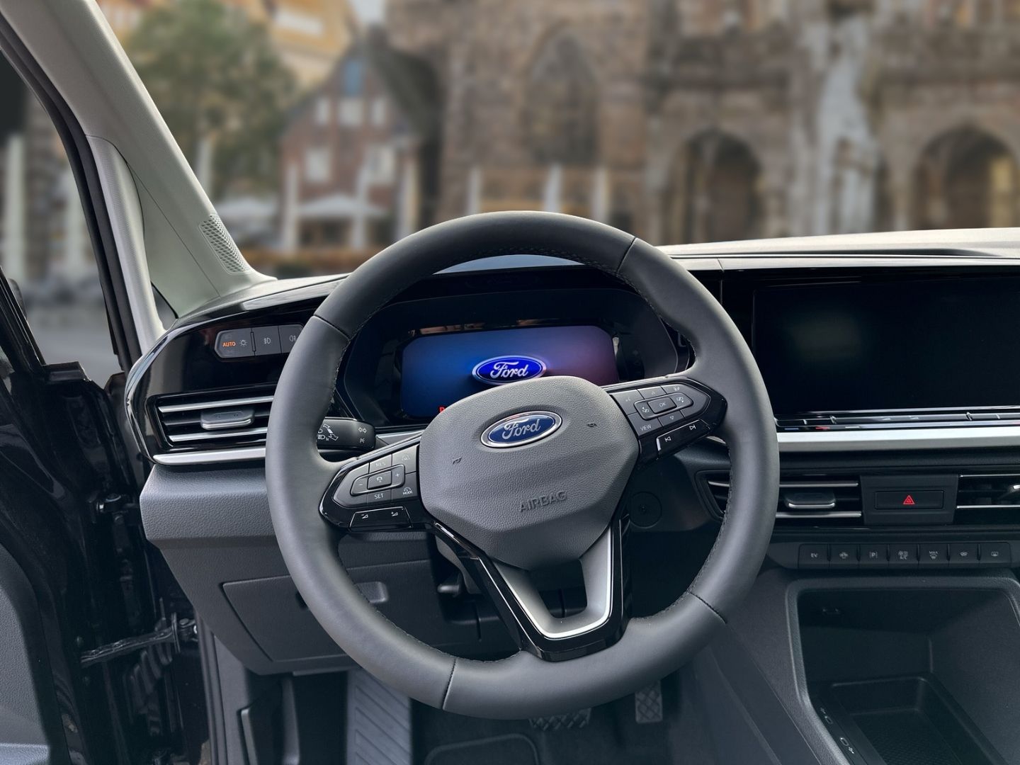 Fahrzeugabbildung Ford Tourneo Connect Grand 7-sitzer PHEV Titanium 1.5