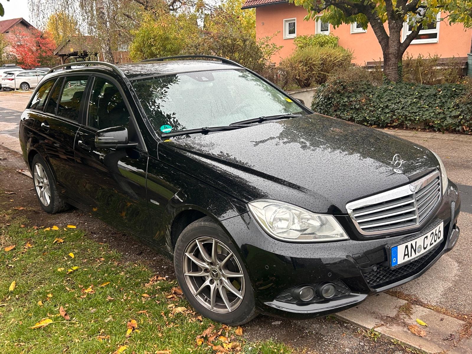Mercedes-Benz C200 2011 — interior