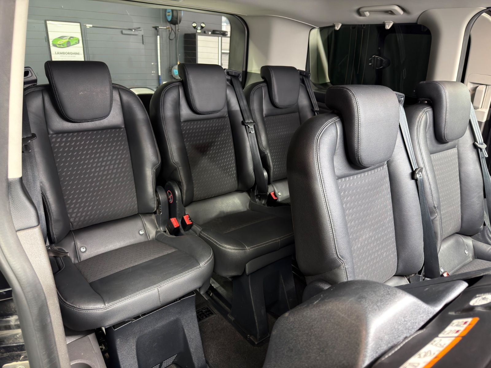 Fahrzeugabbildung Ford Tourneo Custom Sport|AUTOMATIK|LEDER|NAVI|8-SITZ