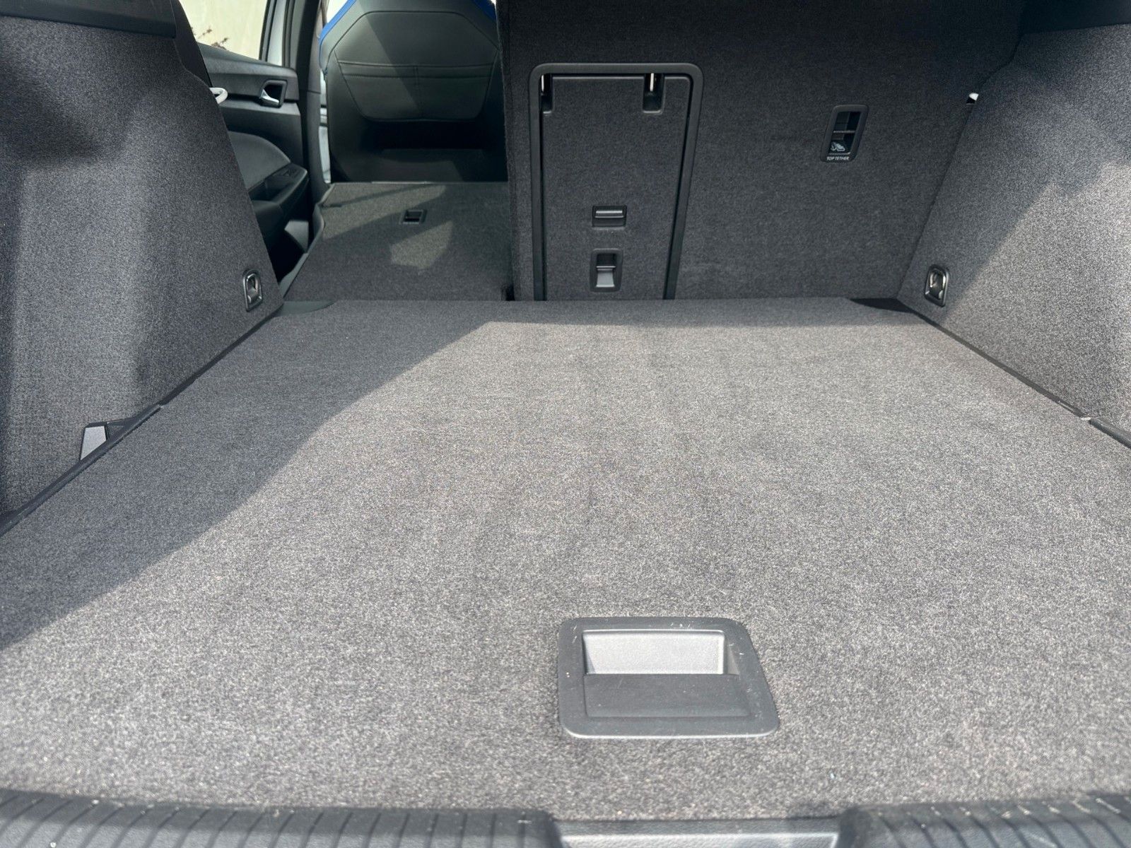 Fahrzeugabbildung Volkswagen Golf VIII Variant R 4Motion 2.0 TSI