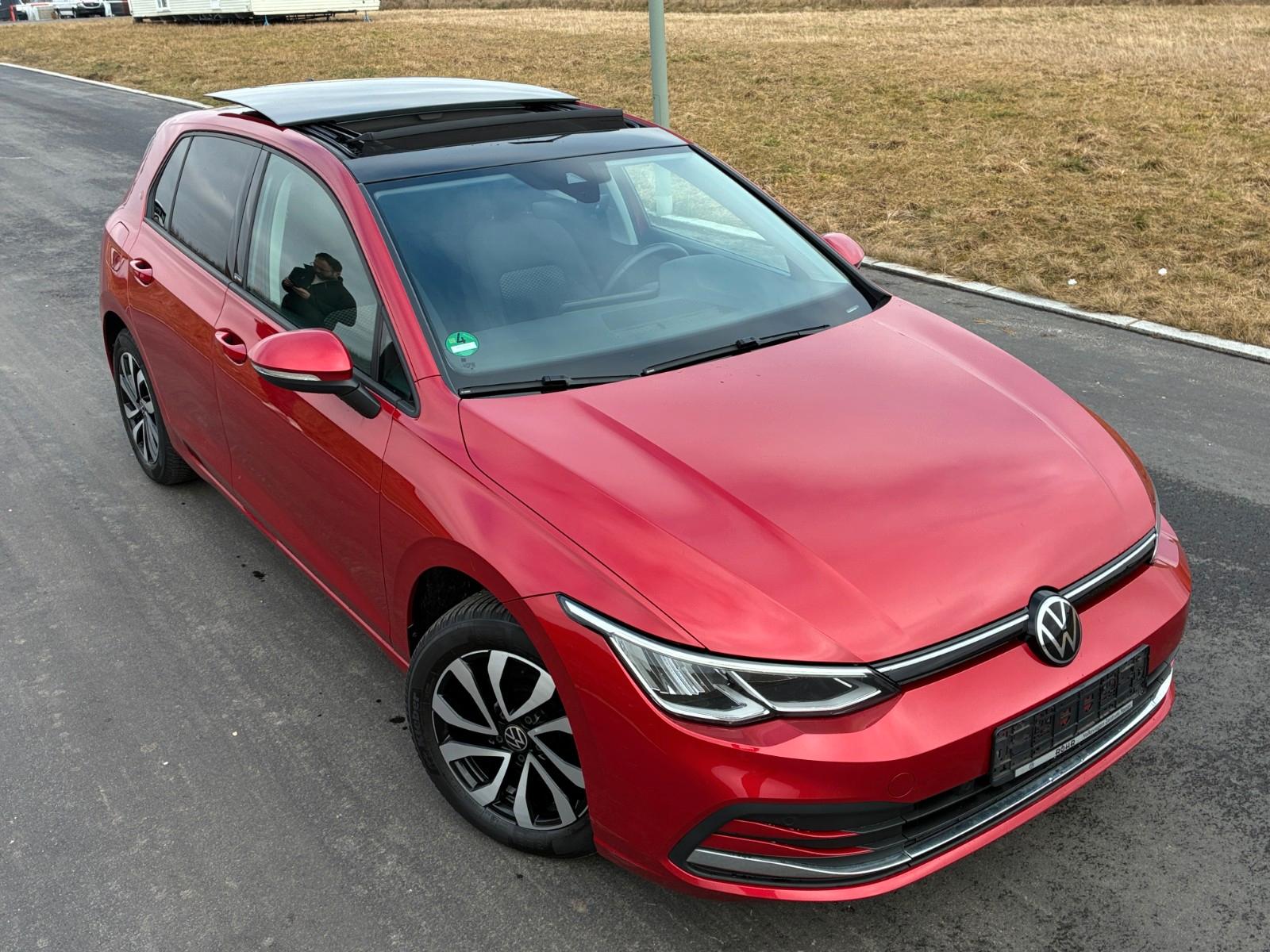 Volkswagen Golf VIII Lim. Active-Sport PANO LED NAVI AHK