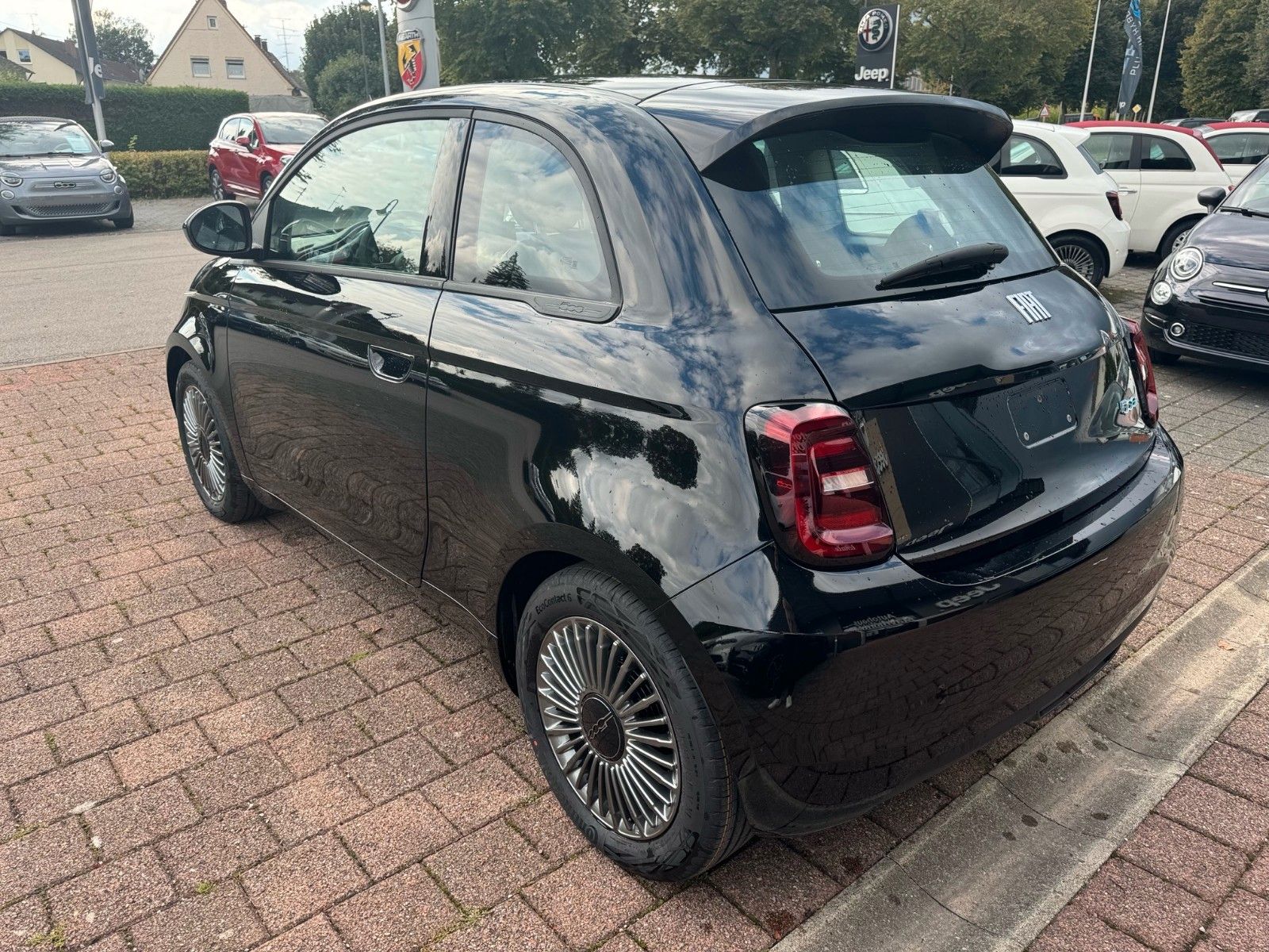 Fahrzeugabbildung Fiat NEUER 500-ICON 2022 23,8 KWH