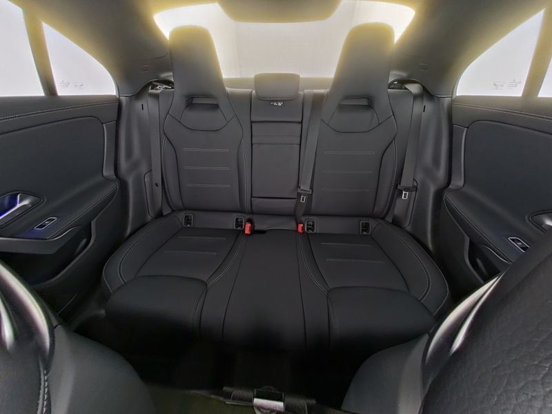 Fahrzeugabbildung Mercedes-Benz CLA 45 S AMG Perf.Sitze AERO Sitzklima 19"Kreuzs