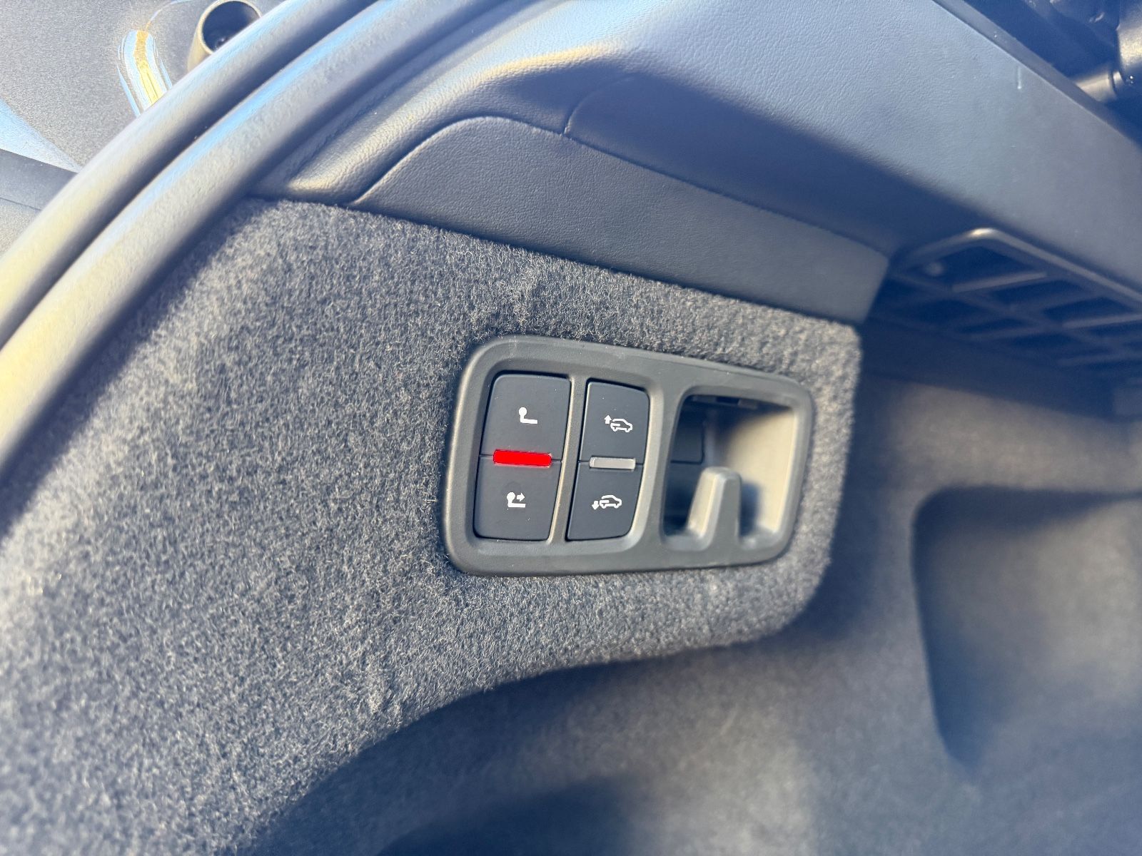 Fahrzeugabbildung Lamborghini Urus 4.0 AKRAPOVIČ*CARBON*PANO*HEADUP*B&O*MEMO*