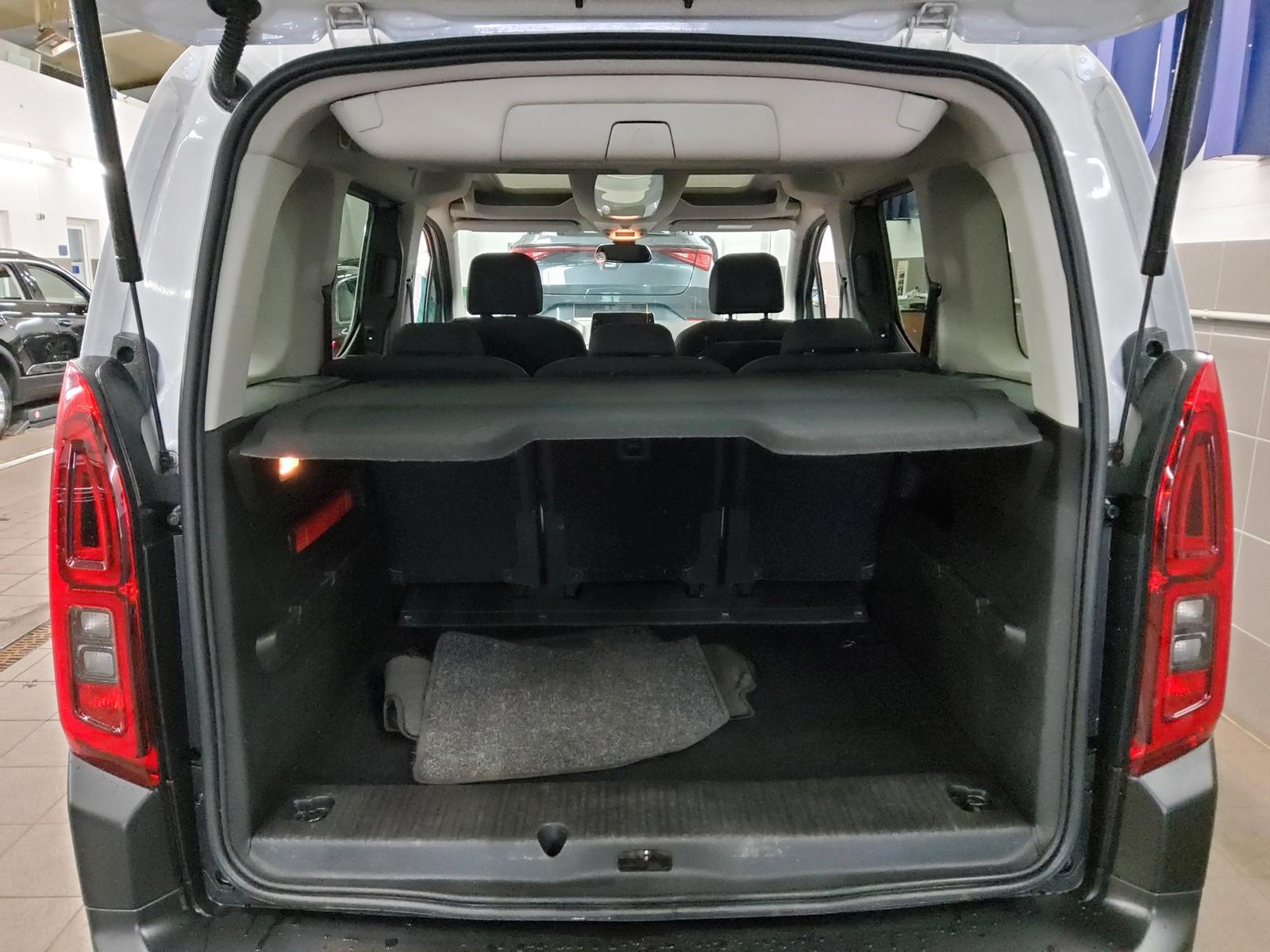 Citroën Berlingo 1.2 PureTech Shine Glasdach PDC AHK