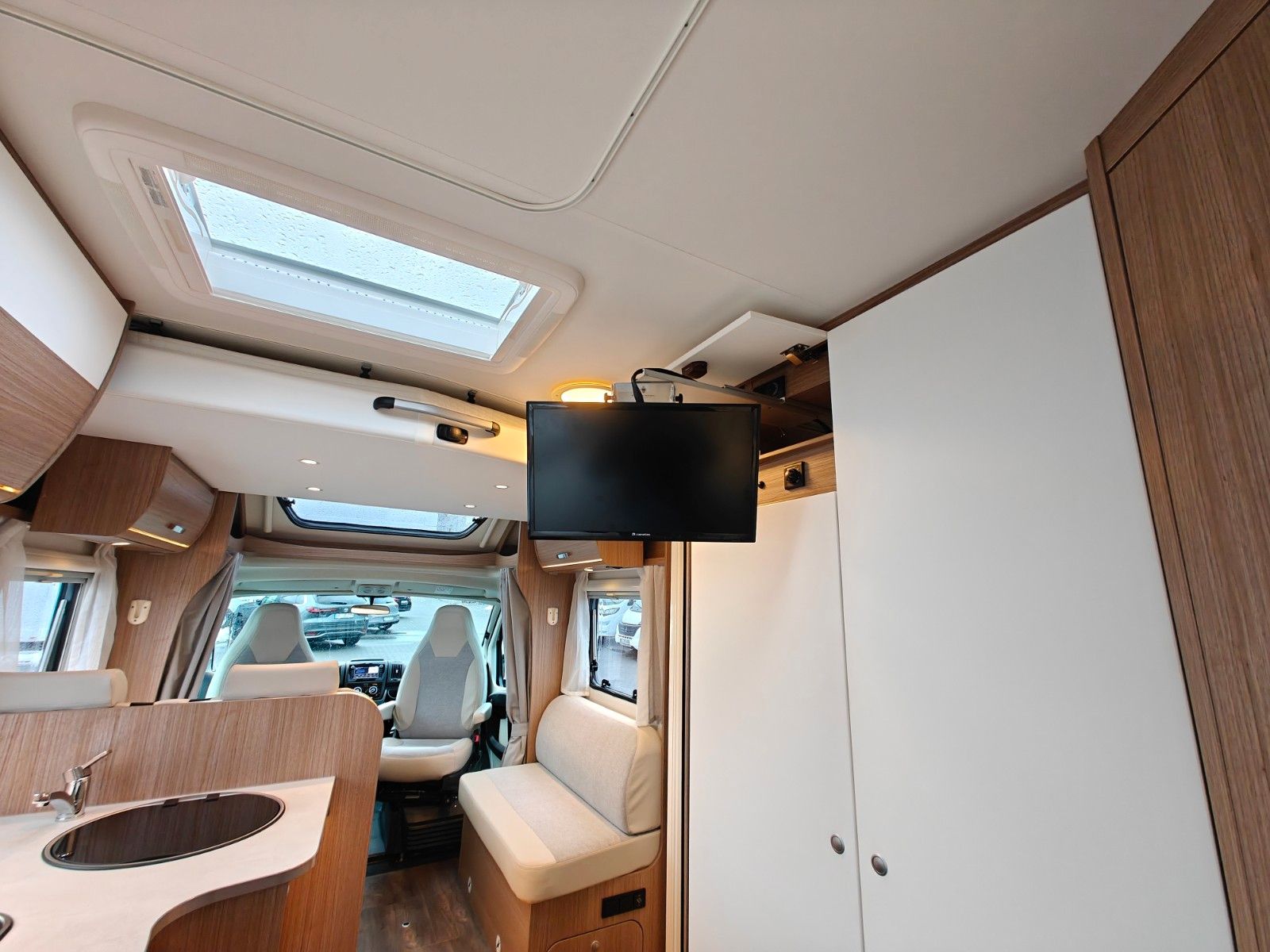 Fahrzeugabbildung Carado T-348 - Automatik, SAT, TV, 2x Solar, Hubbett -