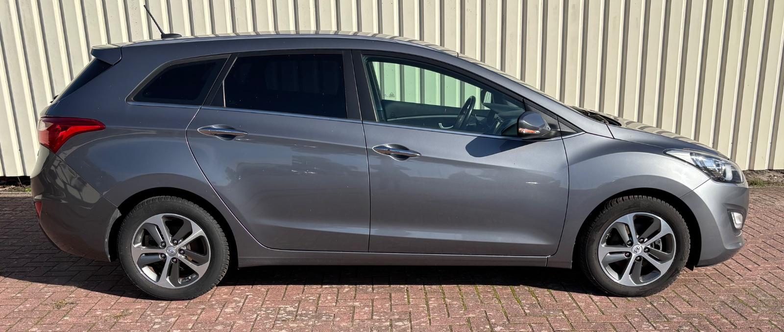Hyundai i30 1.4 YES!Gold*Kombi*ISLW*NAVI*KEY*Cam*ALU*SHZ