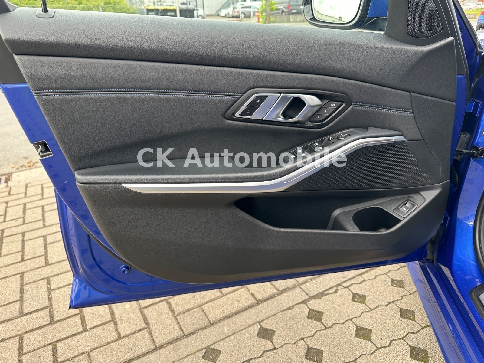 Fahrzeugabbildung BMW 330d Lim. M-Sport /Shadow-Line/Navi/Leder/LED
