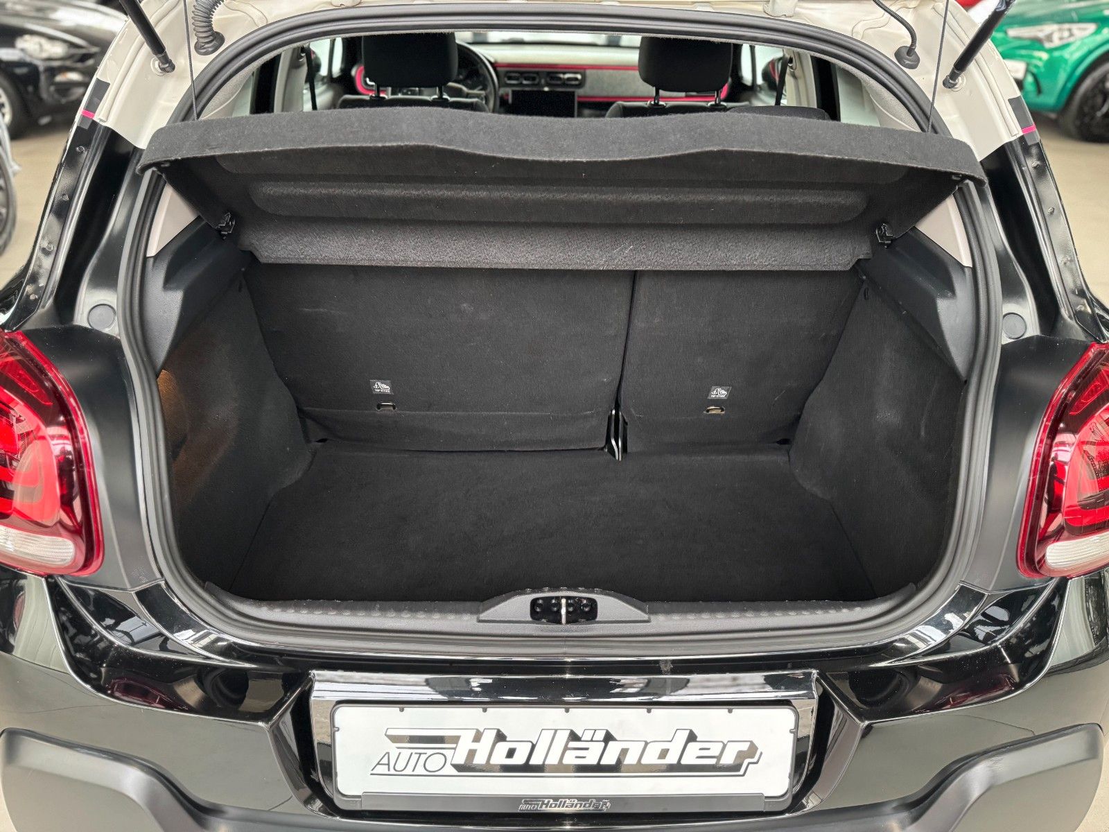 Fahrzeugabbildung Citroën C3 1.2 PurTech ELLE "DAB Navigation Kamera LM"