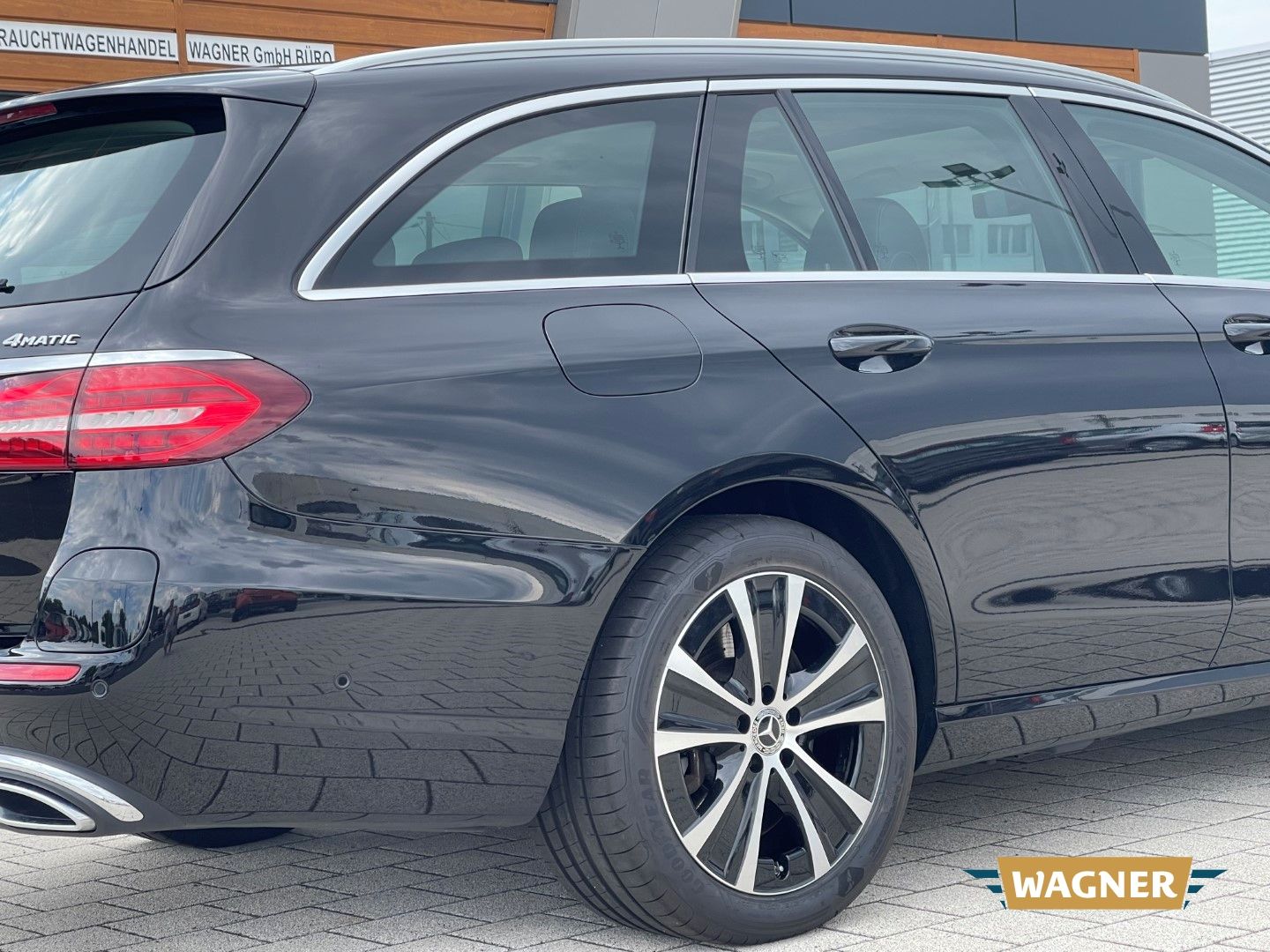 Fahrzeugabbildung Mercedes-Benz E 300 de 4Matic EU6d Sitzheizung LED