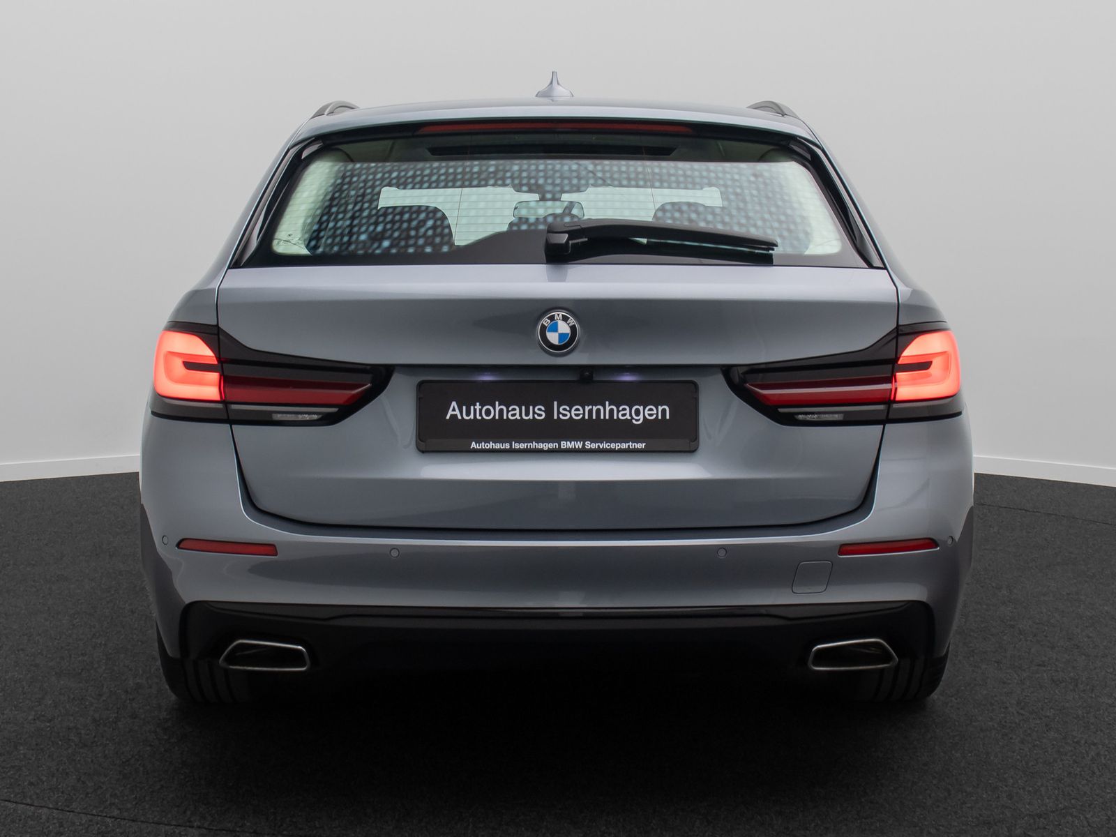 Fahrzeugabbildung BMW 520d Kamera HUD Alarm Panorama DAB Leder Sport