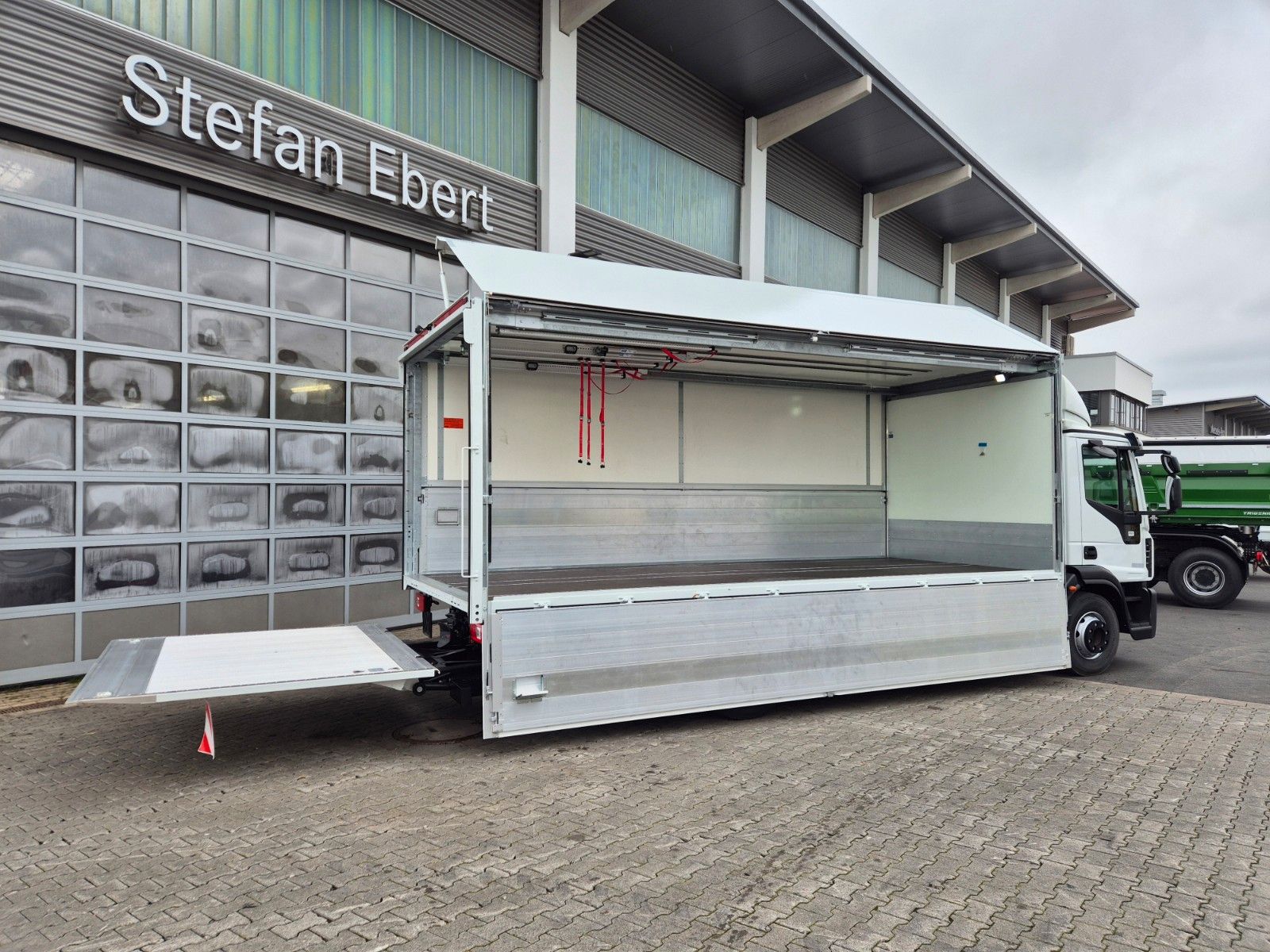 Fahrzeugabbildung Iveco Eurocargo ML160E28/FP Böse Schwenkwand LBW 2xAHK