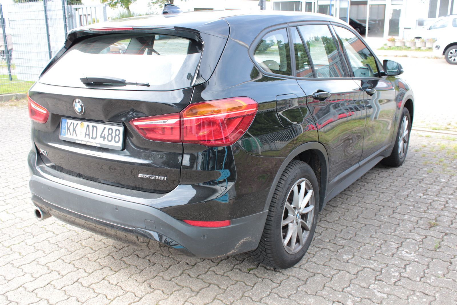 Fahrzeugabbildung BMW X1 sDrive 18 i