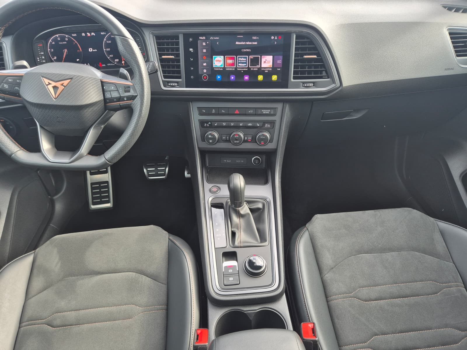 Fahrzeugabbildung CUPRA Ateca 1.5 TSI DSG PANO*DINAMICA*ACC*KAM*AHK*19"