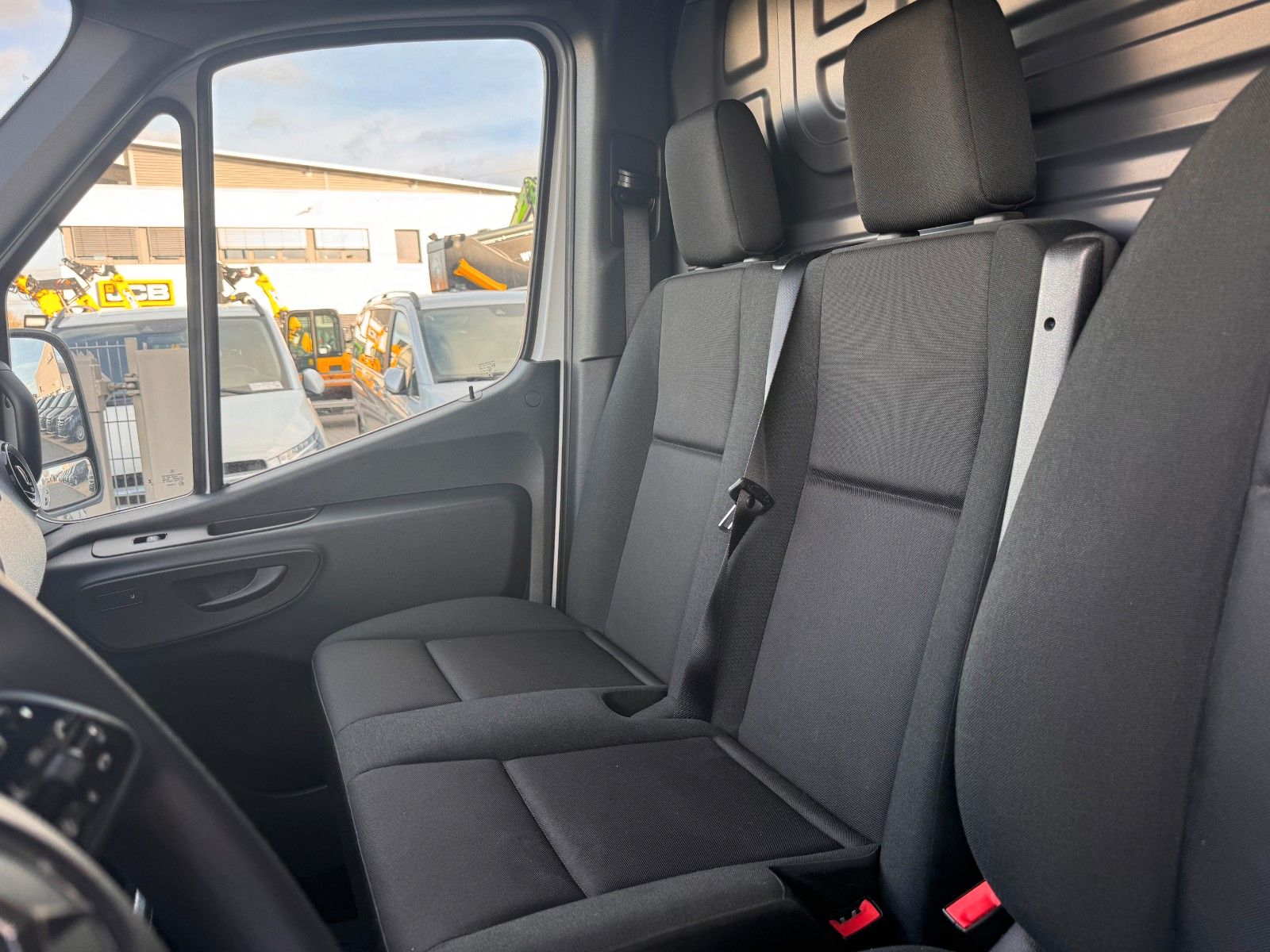 Fahrzeugabbildung Mercedes-Benz Sprinter 317 CDI 3665 9G Klima 360 SHZ MBUX