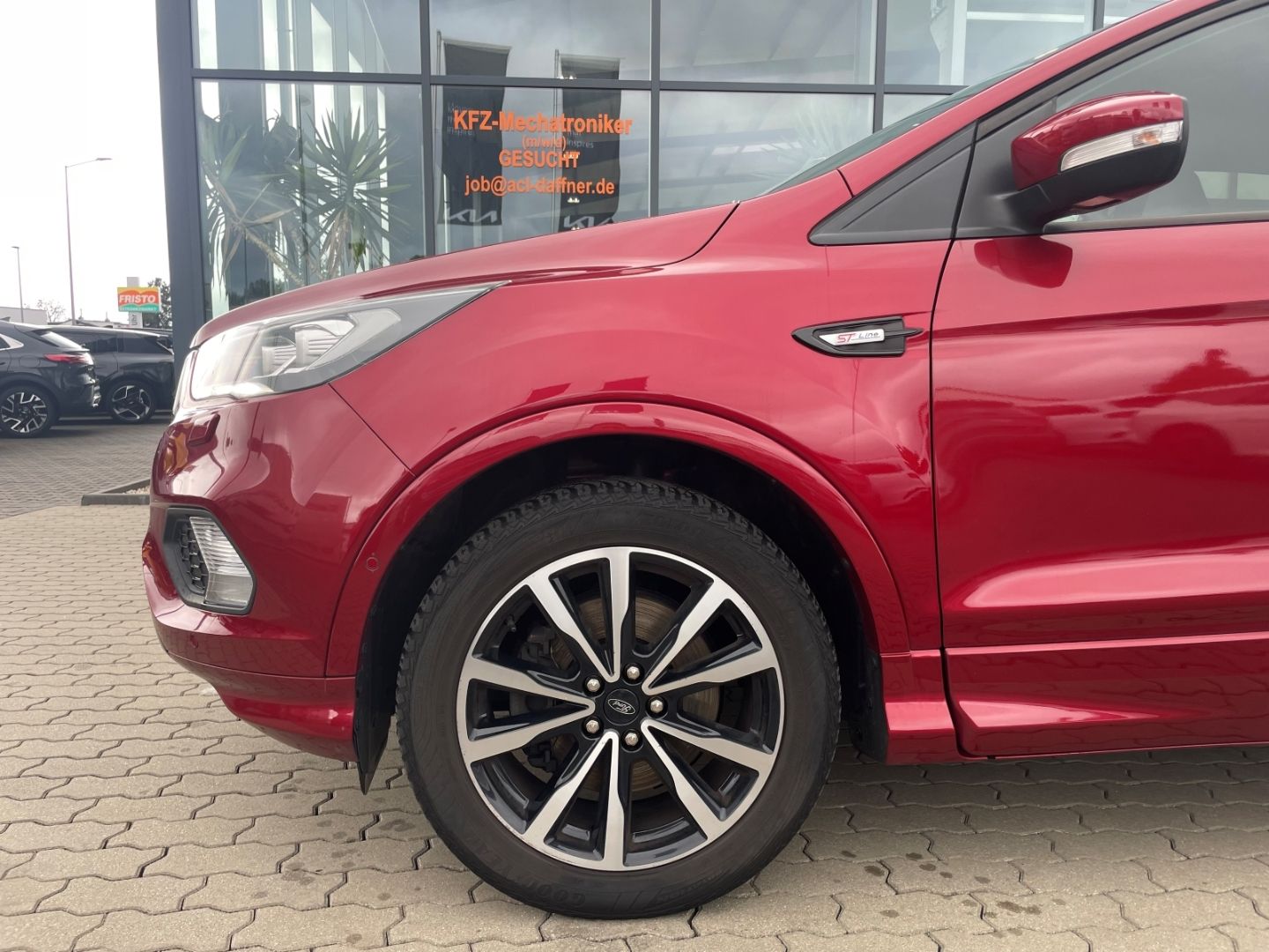 Fahrzeugabbildung Ford Kuga ST-Line elek Heckkl SHZ vo Lenkradhzg