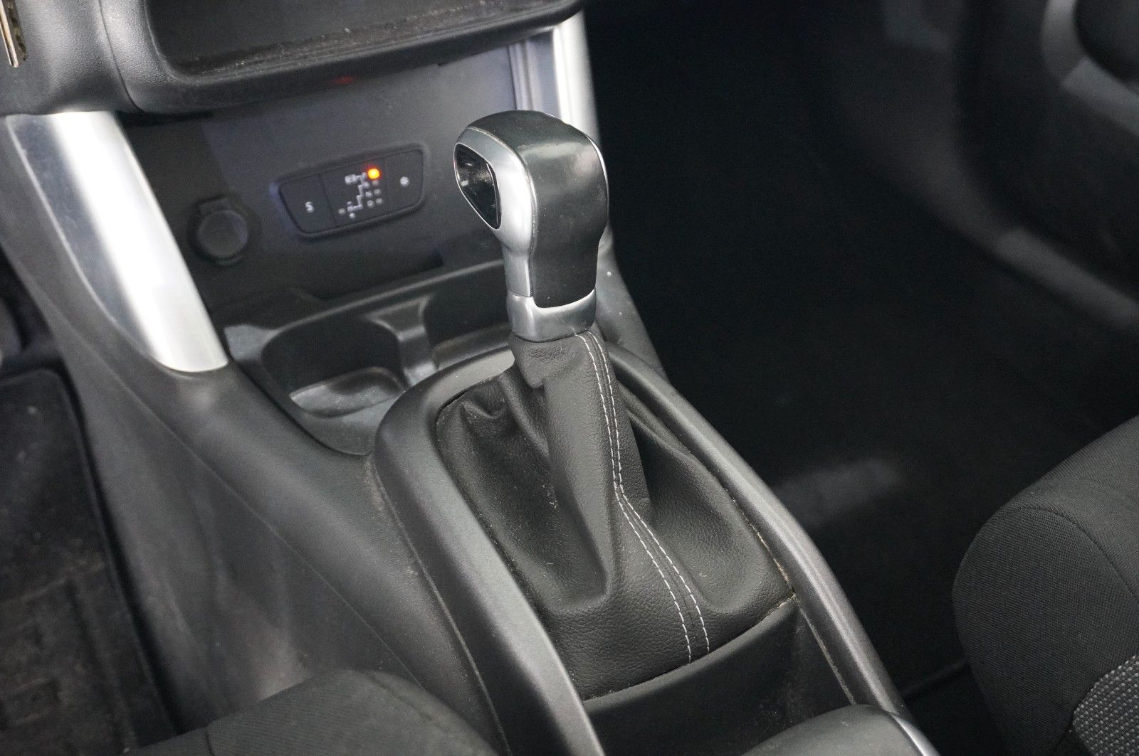 Fahrzeugabbildung Citroën C3 Aircross 1.2 FEEL NAVI/LED/SHZ/PDC/TEMP./AHK
