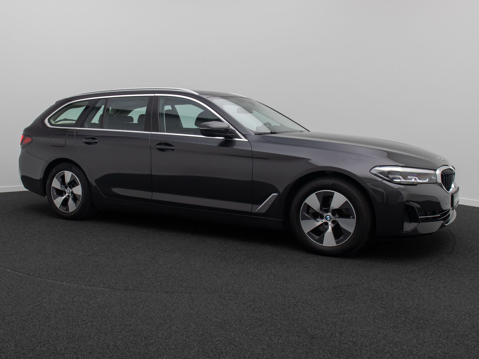 Fahrzeugabbildung BMW 520d DAB Kamera AHK Panorama HUD Leder Standheiz