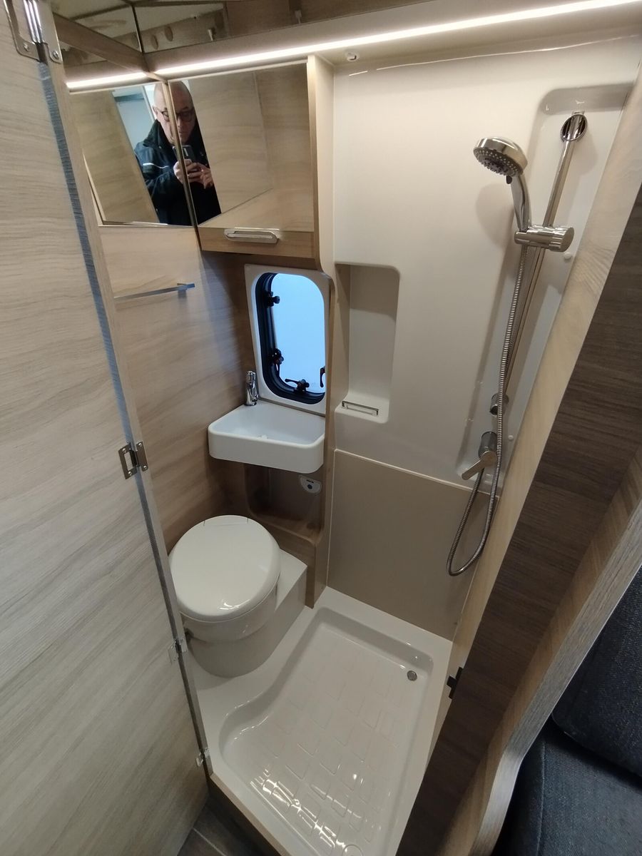 Fahrzeugabbildung Forster Vantasy FV636EB Fahrassistenz Paket