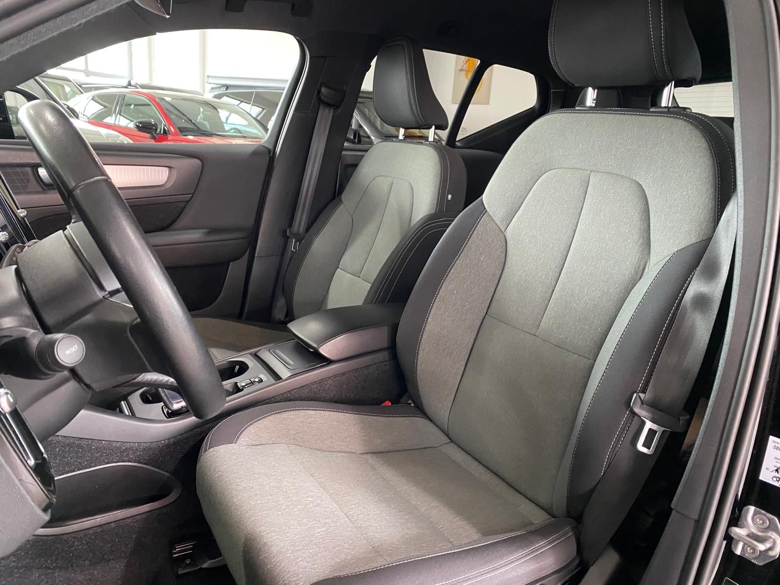 Fahrzeugabbildung Volvo XC40 Momentum Pro/Navi/LED/SH/