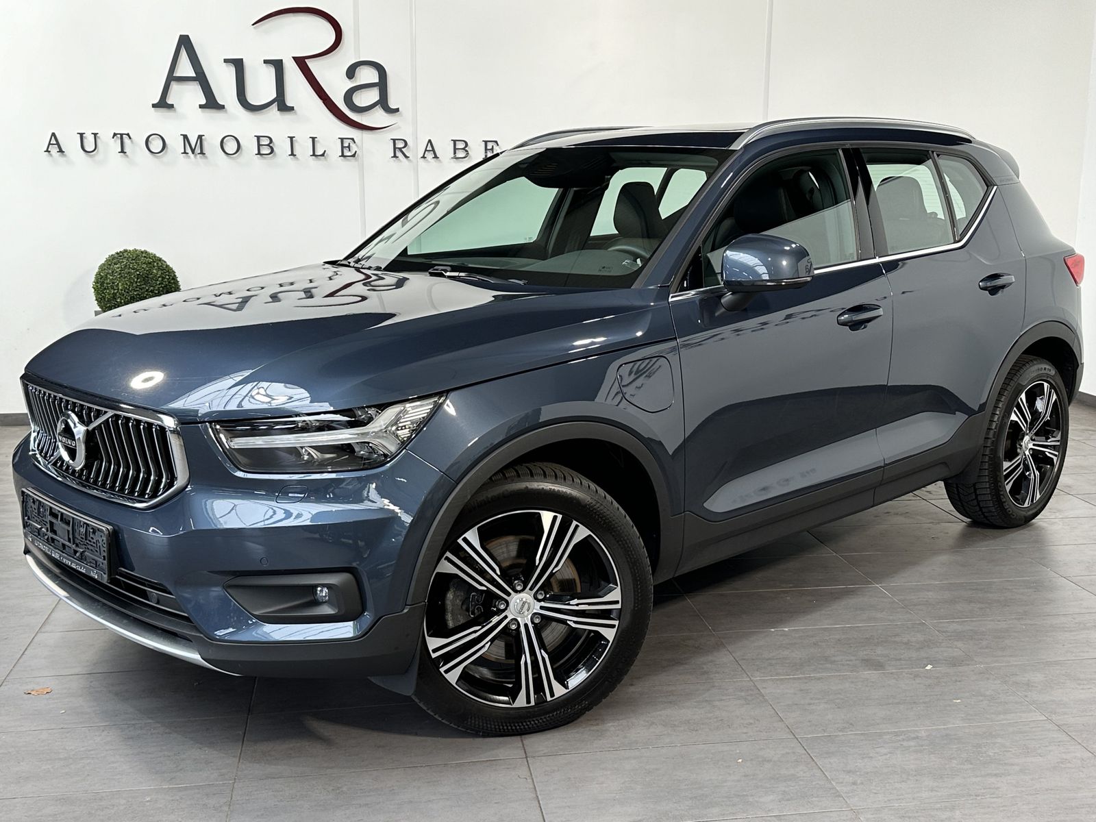 Fahrzeugabbildung Volvo XC40 T4 Recharge Inscription NAV+LED+KAM+PANO+VC