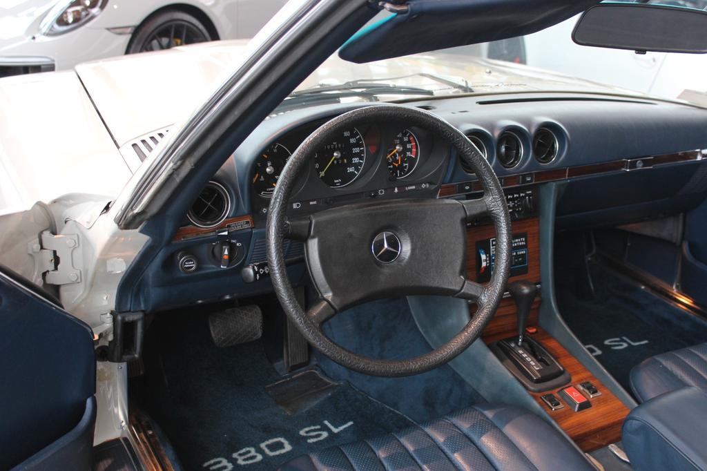 Mercedes-Benz SL 380