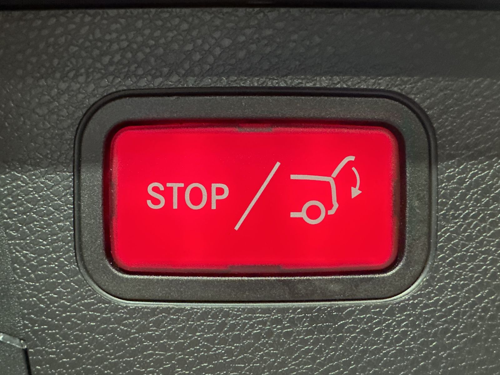 Fahrzeugabbildung Mercedes-Benz E 220d T Avantgarde NAV+LED+KAM+ACC+WIDE+CARPLAY