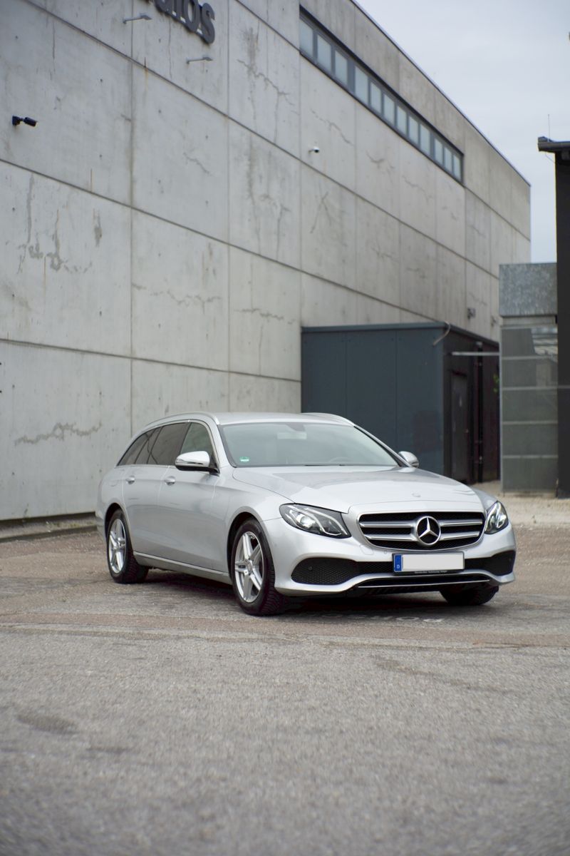 MERCEDES-BENZ E 220 d T Avantgarde | 2.Hand | Totwinkel | AHK 