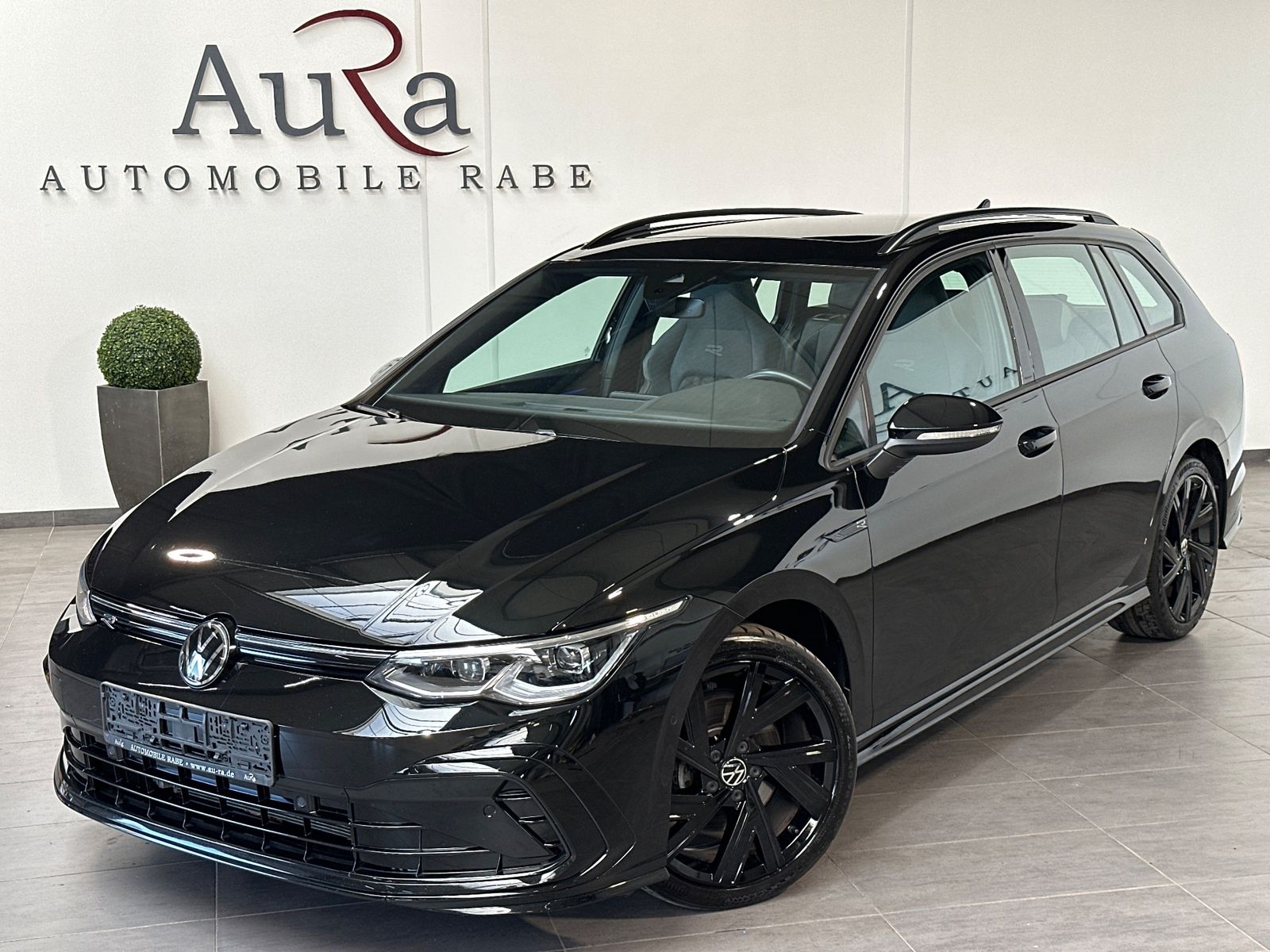 Fahrzeugabbildung Volkswagen Golf Variant R-Line NAV+IQ-LIGHT+ACC+PANO+