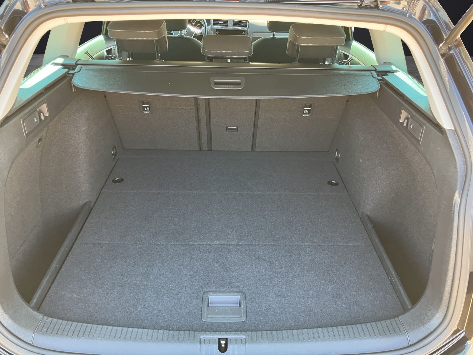 Fahrzeugabbildung Volkswagen Golf VII Variant Comfortline R-Line TDI DSG ACC
