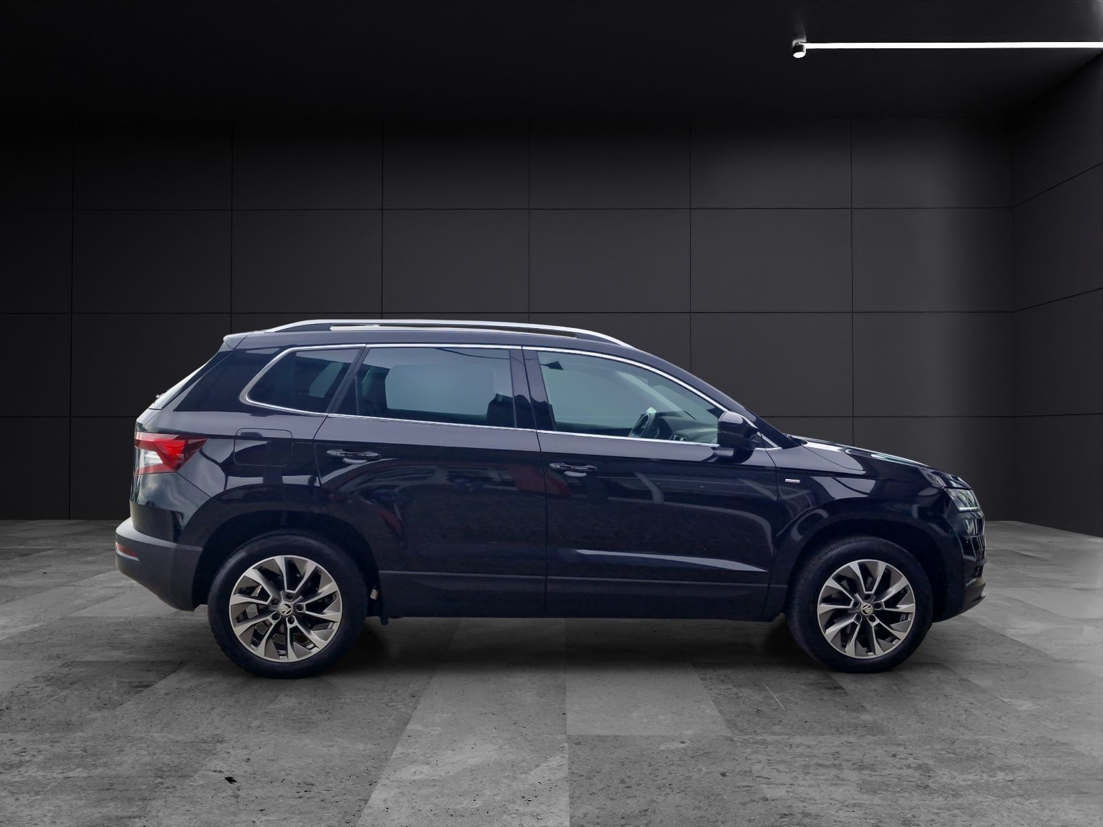 Fahrzeugabbildung SKODA Karoq Clever 1.5 TSI DSG LED Navi ACC AHK 4xSHZ