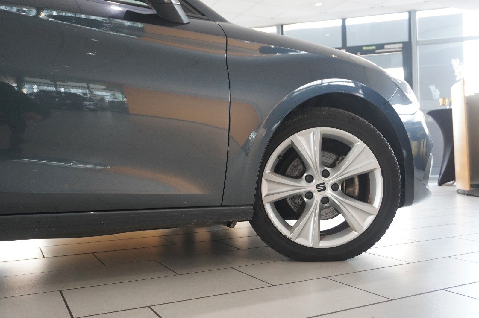 Fahrzeugabbildung SEAT Leon ST 1.5 TSI FR SPORT DSG NAVI/LED/VIRT./DAB+