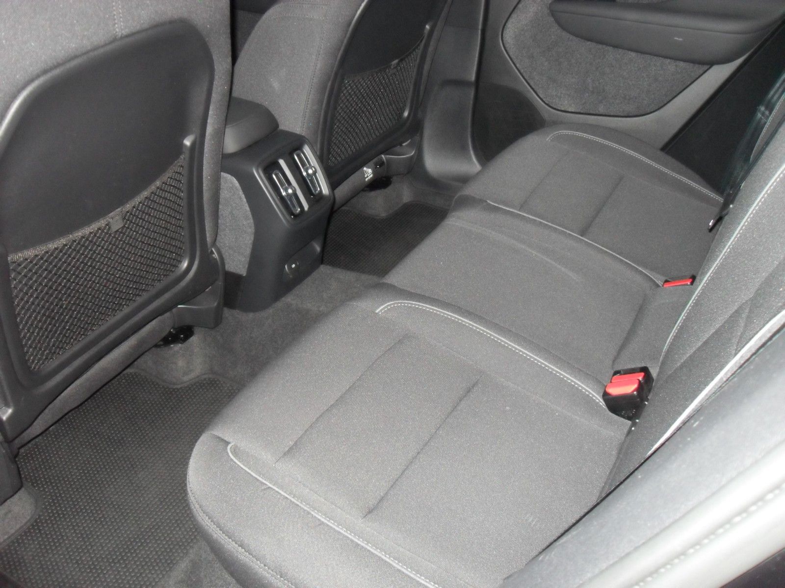 Fahrzeugabbildung Volvo C40 Core Recharge Pure Electric 2WD