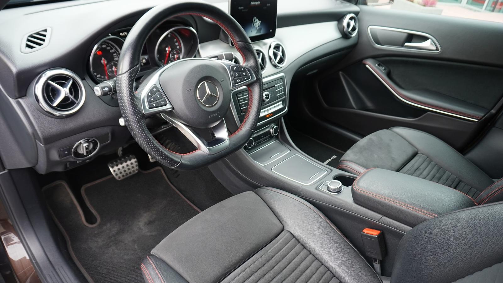 Mercedes-Benz GLA 180 Autom. AMG Line LED Navi AHK Alcantara