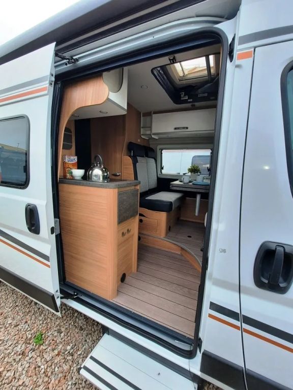 Fahrzeug Übersicht 20 Fahrzeugabbildung Weinsberg CaraBus EDITION FIRE 600 MQ Verfüg./Sparen Sie 1
