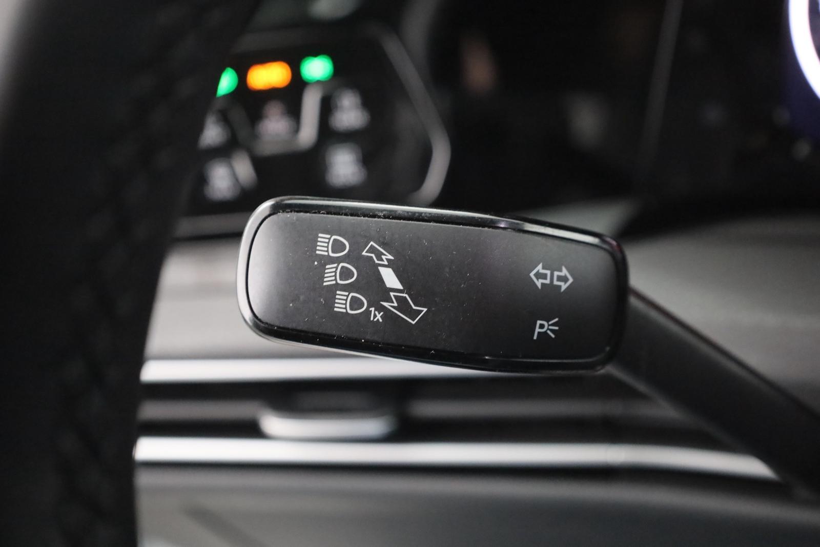 Volkswagen Golf VIII 2.0 GTI LED Navi AHK Winterpaket DAB, миниатюра 18