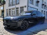 BMW i7 xDrive 60 M Sport THEATRE SCREEN HUD B&W SKY - BMW i7 in Berlin