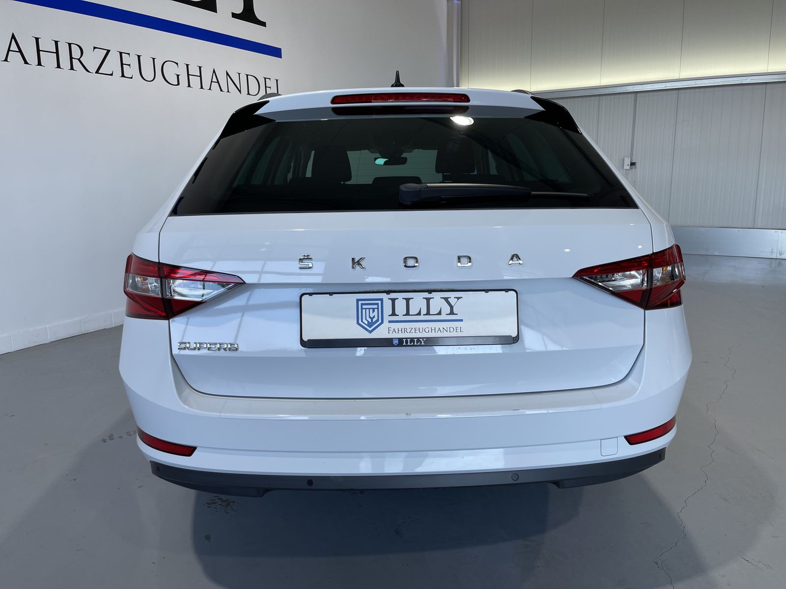 Fahrzeugabbildung SKODA Superb Ambition 2.0 TDI*AHK*LED*Cam*Navi*