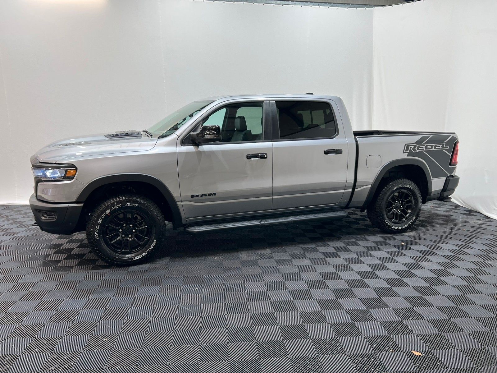 Fahrzeugabbildung Dodge RAM 1500 Rebel Night Premium*LUFT,HUD,PANO,360°*