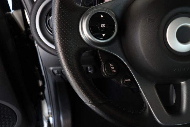 Fahrzeugabbildung Smart ForTwo Cabrio|AUT.|NAVI|LEDER|SHZ|JBL|LED