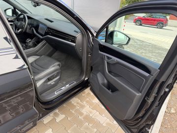Volkswagen Touareg - 12
