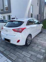 Hyundai i30 blue 1.4 Trend + Navi +Einparkhilfe +TÜV neu - gebrauchte Hyundai i30 aus dem Jahr 2016