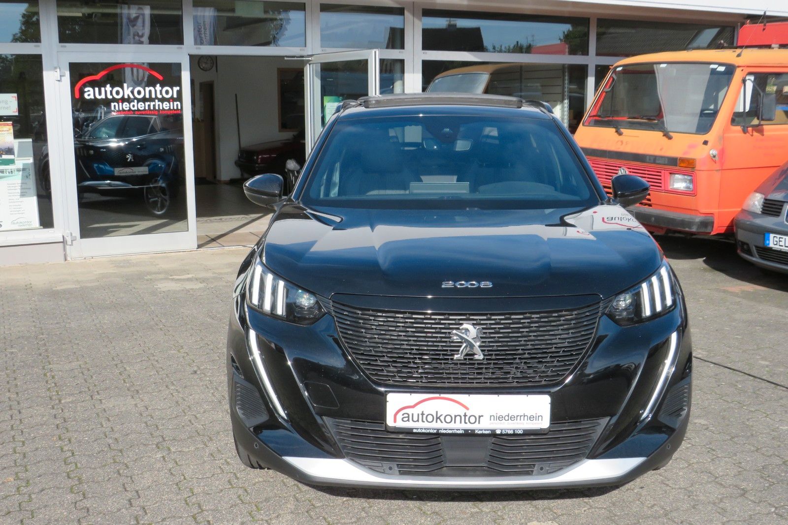 Fahrzeugabbildung Peugeot 2008 e- GT PANO NAVI KAMERA SITZH. PDC 1.HD