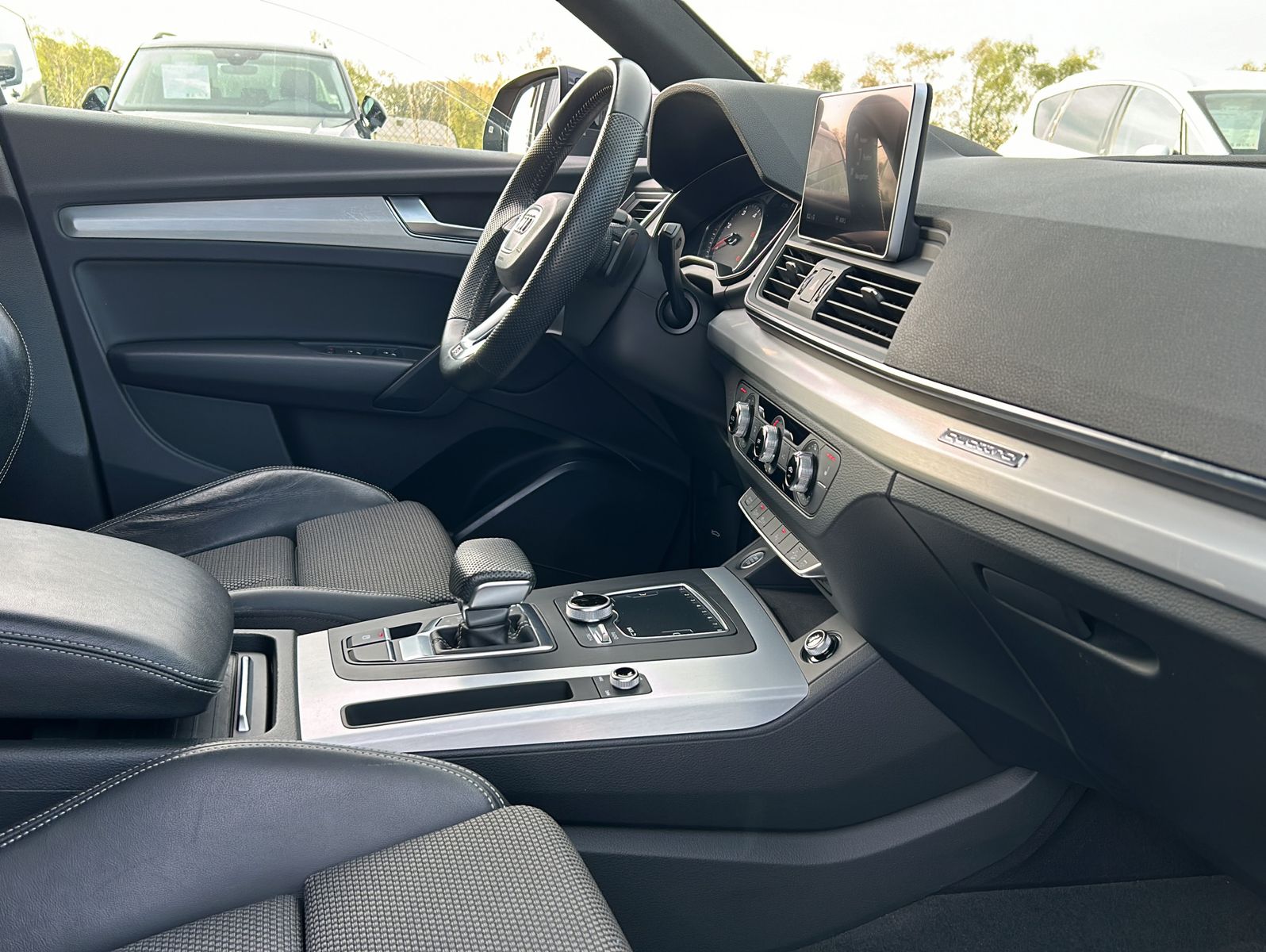 Fahrzeugabbildung Audi Q5 45 TDI quattro S-Line Sport / Plus MATRIX