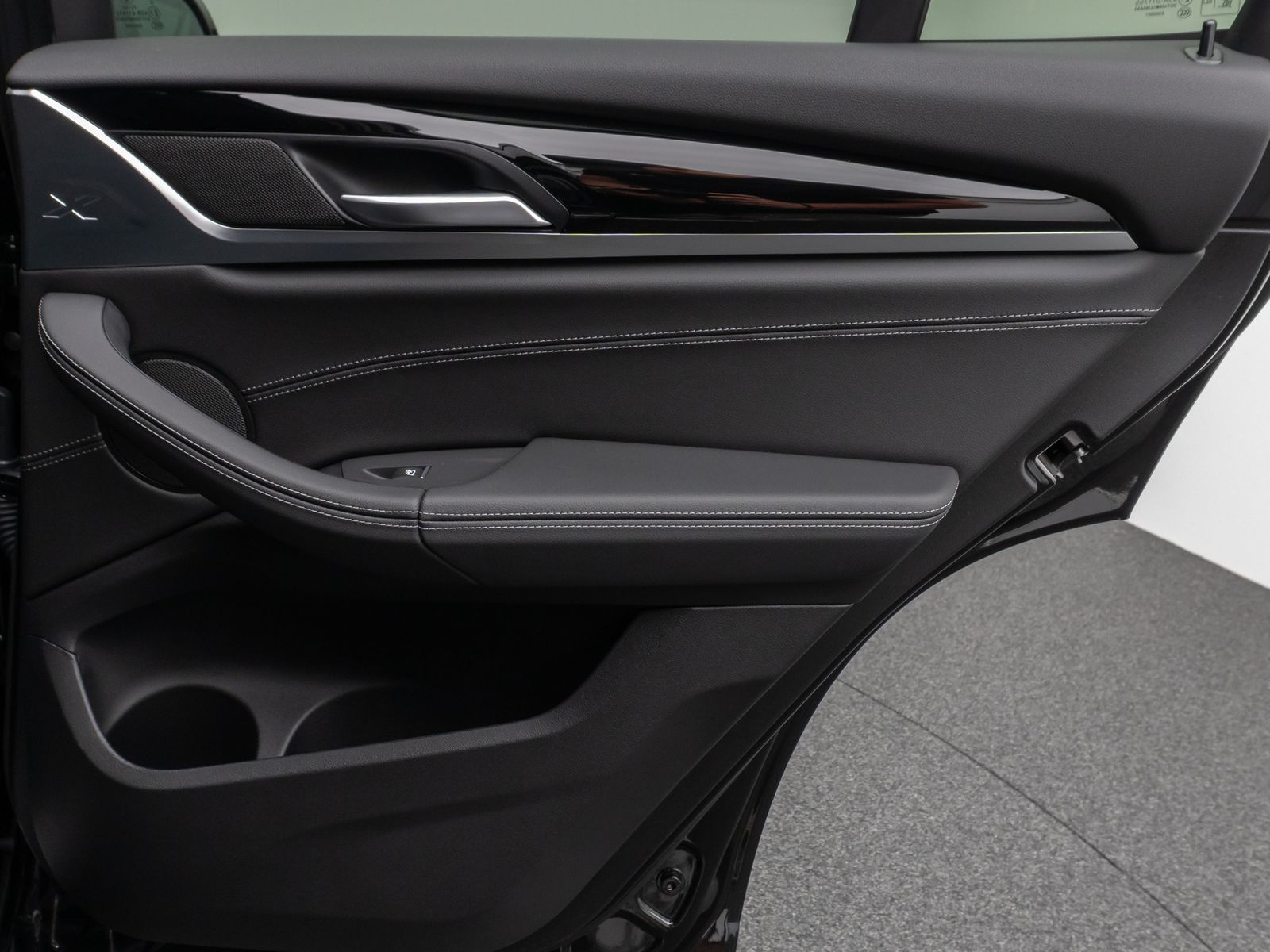 Fahrzeugabbildung BMW X3 xD30e Kamera HUD DAB HiFi AHK Sport 19Zoll