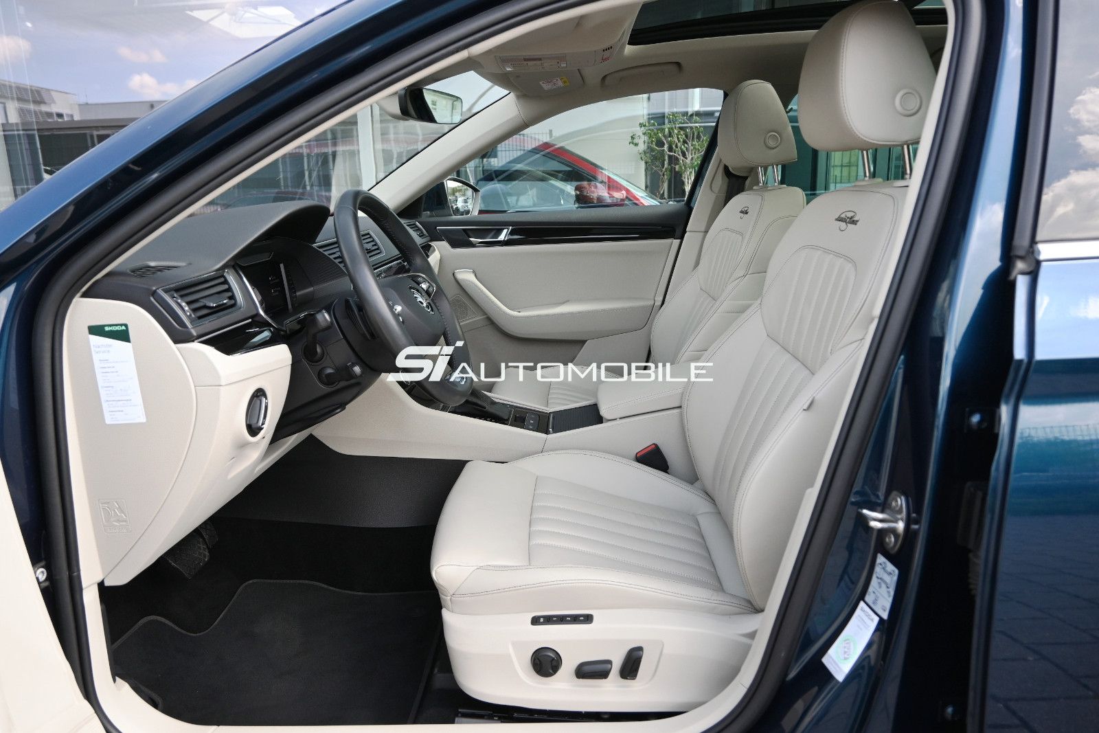 Fahrzeugabbildung SKODA Superb 2.0 TDI DSG L&K COMBI °ACC°AHK°STANDHEIZ°
