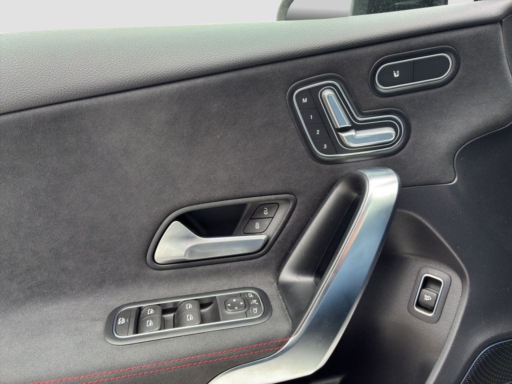 Fahrzeugabbildung Mercedes-Benz A 200 AMG PREMIUM+*NIGHT*PSD*HUD*M-BEAM*MEMORY*