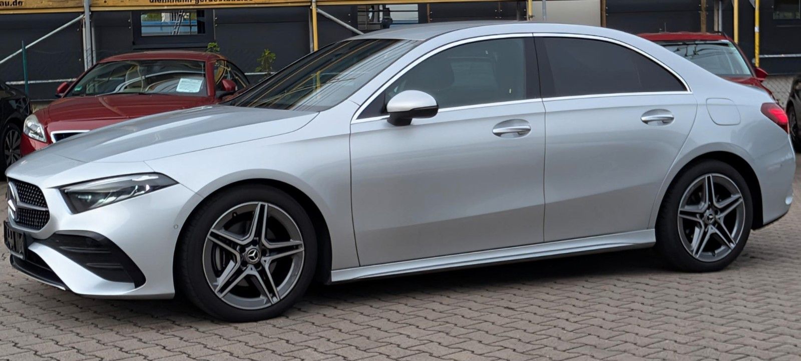 Mercedes-Benz A 200d Limousine AMG Sport-Line Facelift foto 2
