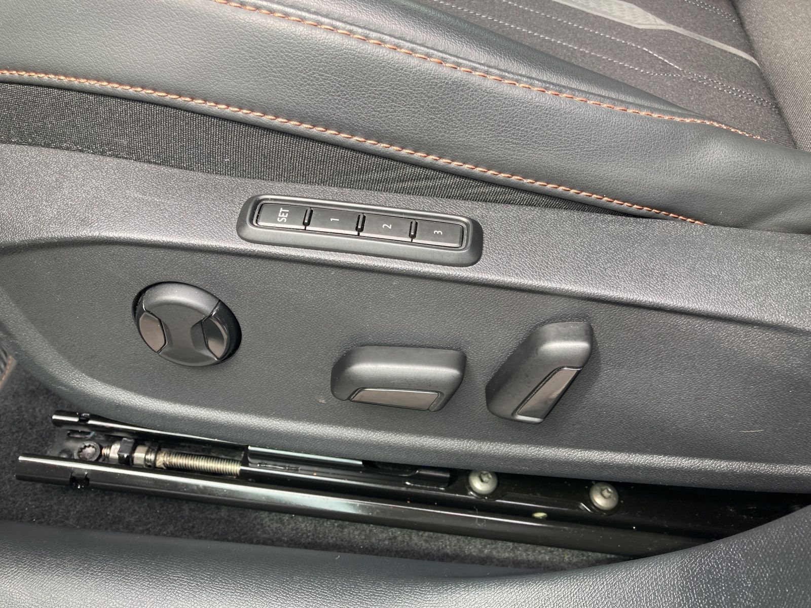 Fahrzeugabbildung CUPRA Formentor e-Hybrid DSG LED AHK ACC RFK SH 18"